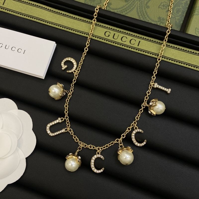 G*u*i necklaces